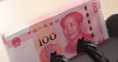 Makinede Rmb ile banknotların sayılması 
