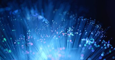 Fiber optik siyah arka plan üzerinde flaş  