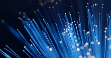 Fiber optik siyah arka plan üzerinde ışık 