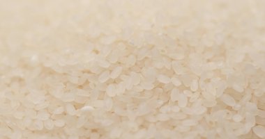 Taze çiğ pirinç yığını