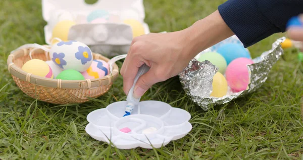 Painting Egg Easter Holiday Outdoor Green Lawn — Stock Photo, Image