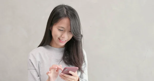 Asian Woman Work Smartphone — Stock Photo, Image