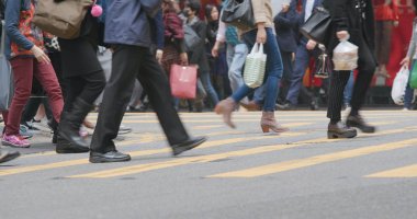 Merkez, Hong Kong - 28 Şubat, 2018: Top yol geçtikten insan görünümü 