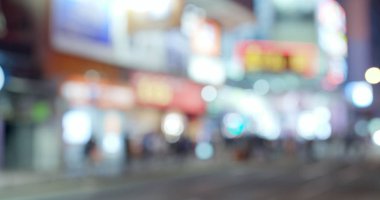 Şehir caddesinin bulanık görüntüsü 