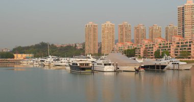 Tuen Mun, Hong Kong - 22 Mart, 2018: Tayfun barınak Hong Kong Cruise 