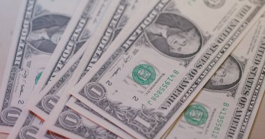 YTL banknotlar yığını kapat