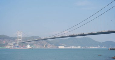 Ma wan, Hong Kong - 02 Nisan, 2018: Hong Kong Tsing ma bridge uygulamasında güneşli bir gün 