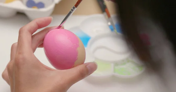 Painting Colorful Easter Egg — Stock Photo, Image