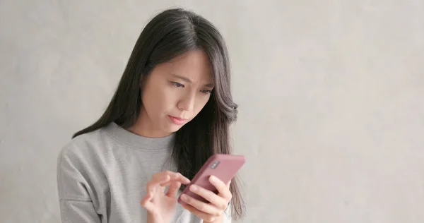 Woman Using Smartphone Gray Background — Stock Photo, Image