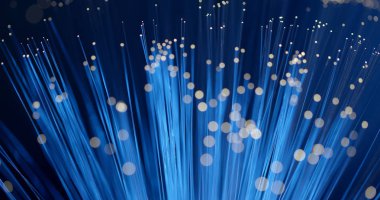 Fiber optik siyah arka plan üzerinde flaş  