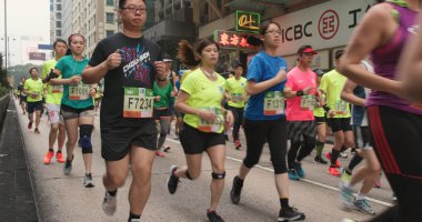 Tsim Sha Tsui, Hong Kong - 21 Ocak, 2018: Hong Kong standart charted maraton 