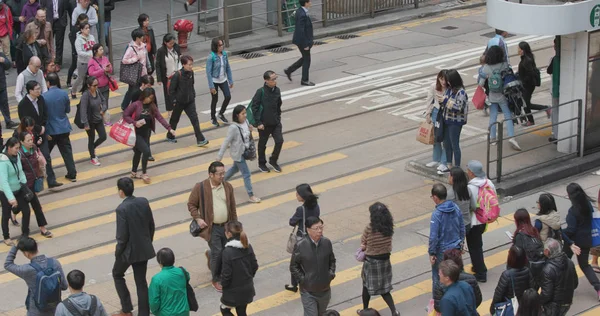 Central Hong Kong Fevereiro 2018 Pessoas Atravessando Estrada — Fotografia de Stock