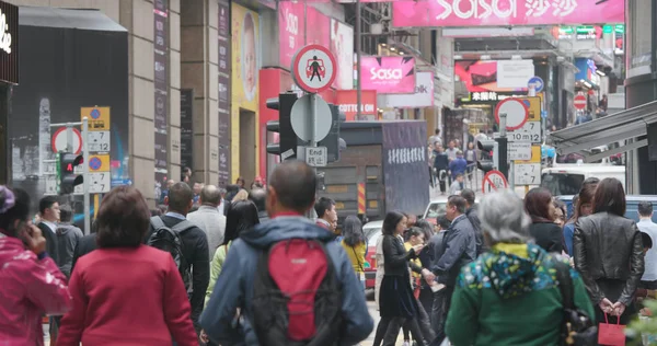 Central Hong Kong Fevereiro 2018 Pessoas Atravessando Rua Cidade Hong — Fotografia de Stock