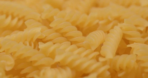 Stos Surowy Fusilli Bliska — Zdjęcie stockowe