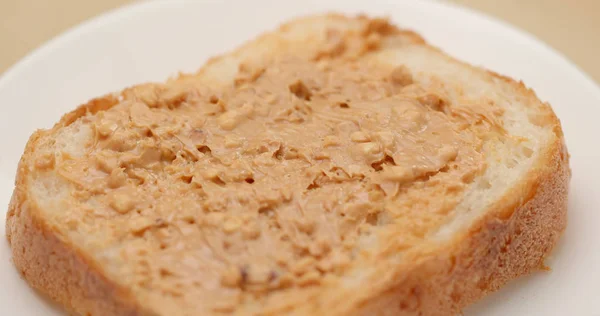 Aplikovat Arašídové Máslo Bílý Chléb Snídani — Stock fotografie