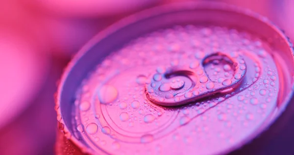 Aluminium Getränkedose Unter Violettem Licht — Stockfoto