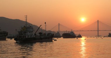 Tsuen Wan West, Hong Kong - 12 Mart, 2018: Hong Kong sunset adlı 
