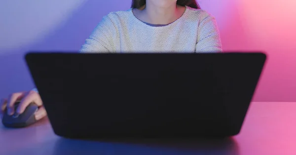 Mujer Trabajando Computadora Portátil — Foto de Stock