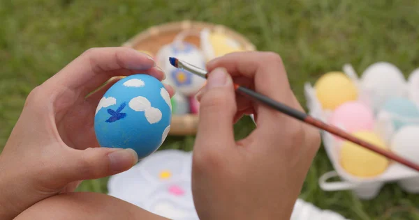 Pintura Sobre Huevo Para Vacaciones Pascua — Foto de Stock