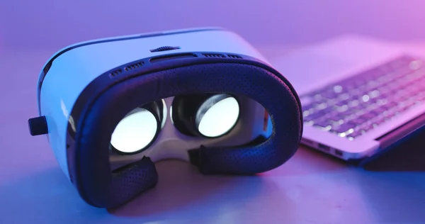 Virtual Reality Device Laptop Computer Purple Blue Light — Stock Photo, Image