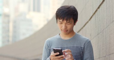 Adam cep telefonunuzun SMS gönderme 