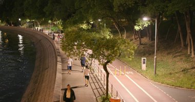 Tai Po, Hong Kong - 12 Nisan, 2018: koşu lane geceleri Park 