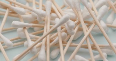 Pamuk temizleme bezi yığınındaki yakın çekim