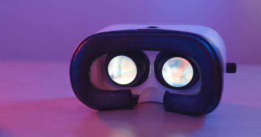 Sanal gerçeklik aygıt içinde video oynatma 