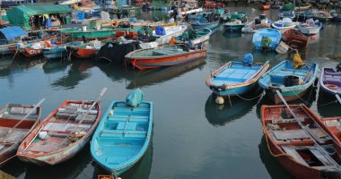 Cheung Chau, Hong Kong - 19 Nisan, 2018: Hong Kong balıkçı köyü 