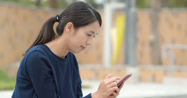Young Student Woman Using Smartphone — Stock Photo, Image
