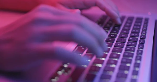 Woman Using Notebook Computer Online Shopping — Stock Photo, Image