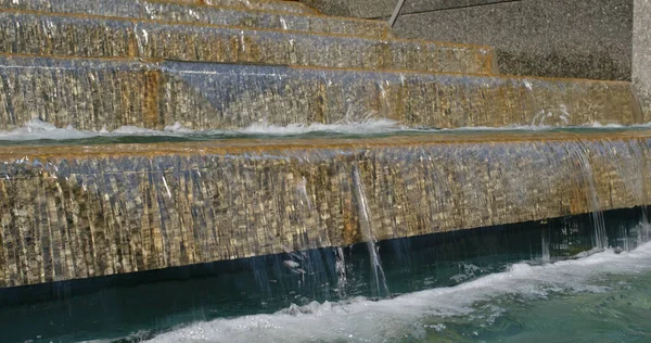 Fontaine d'eau dans le parc — Photo