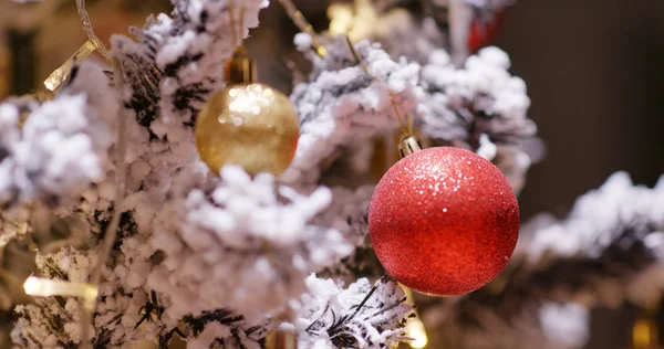 Julgran dekoration på natten — Stockfoto
