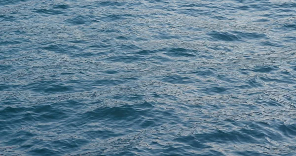 Ola de agua en el mar — Foto de Stock