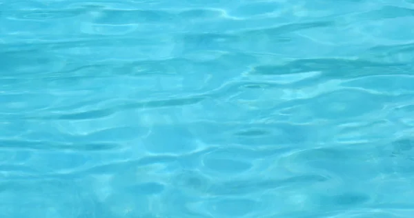 Ola de agua azul en la piscina —  Fotos de Stock