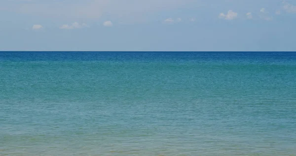 Spiaggia sabbiosa onda sotto il tramonto — Foto Stock