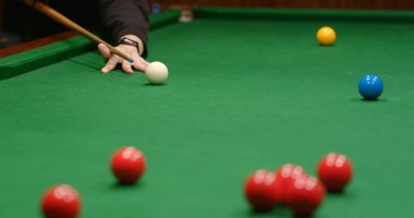 Masada bilardo topu oyna