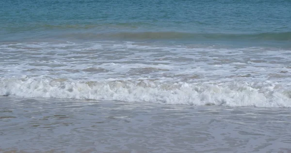 海滩上的海浪 — 图库照片