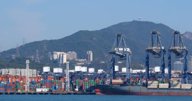 Kwai Tsing, Hong Kong - 29 Kasım 2019: Kwai Tsing Konteynır Terminali
