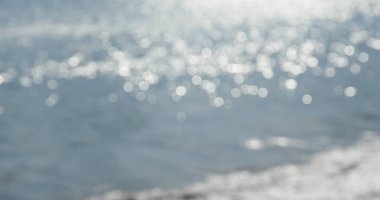 Güneş ışığıyla birlikte deniz dalgası bulanıklığı 