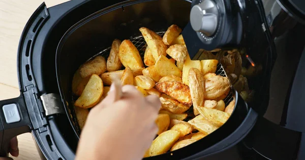 Fritteuse Hausgemachte Gegrillte Kartoffeln — Stockfoto