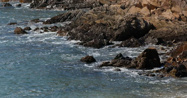 Onda Marina Sulla Roccia — Foto Stock