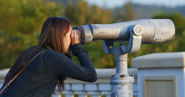 Turist Titta Binokulära — Stockfoto