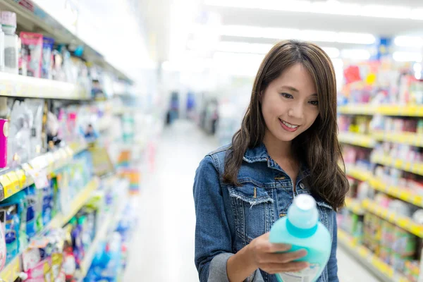 Femme Acheter Des Soins Personne Dans Épicerie — Photo