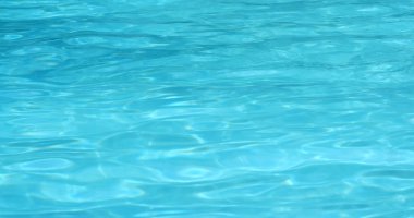 Mavi renkte yüzen havuz suyu dalgası 