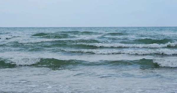 ビーチの大きな海の波 — ストック写真