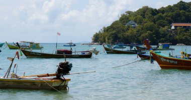 Phuket, Tayland 21 Ekim 2019: Phuket 'te balıkçı teknesi
