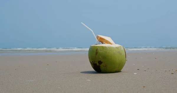 Kokosdrank Het Strand — Stockfoto