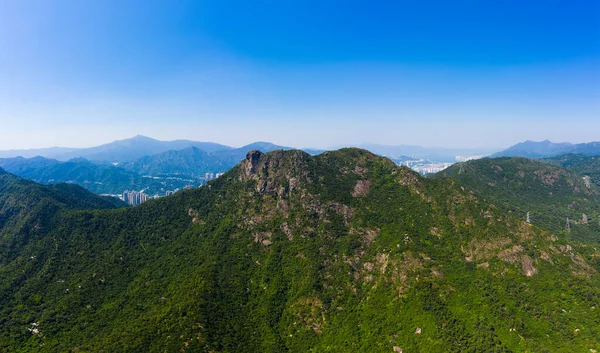 澄んだ青空と香港ライオン岩の山 — ストック写真