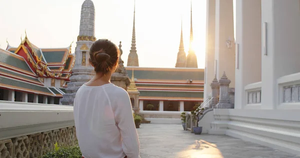 Kvinna Besöker Thailand Grand Palace — Stockfoto
